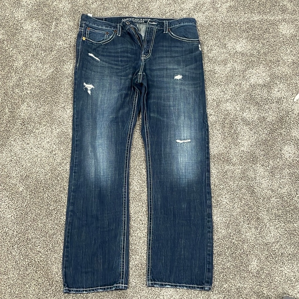 Men's AMERICAN EAGLE OUTFITTERS Relaxed
Straight Distressed Blue Denim Jeans.